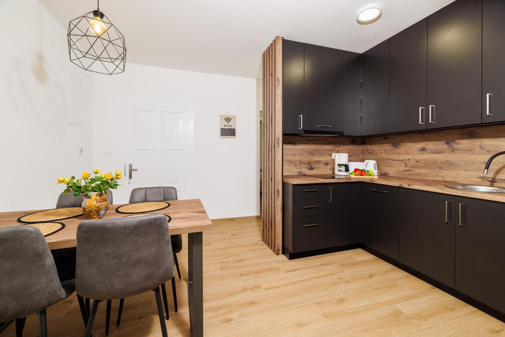 Apartmani Viktorija ヤドラニヴォ エクステリア 写真