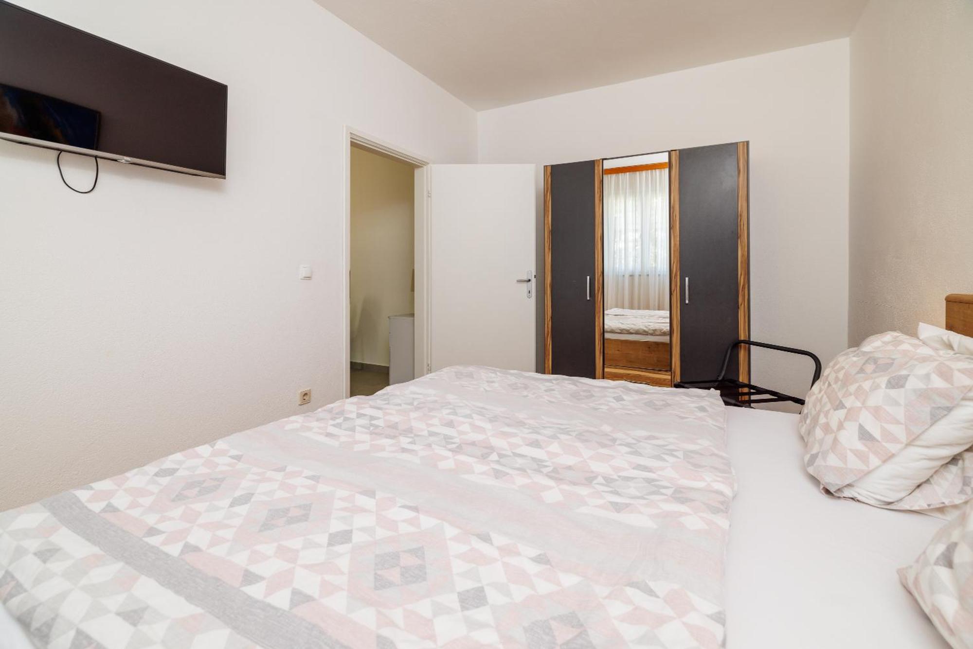 Apartmani Viktorija ヤドラニヴォ エクステリア 写真