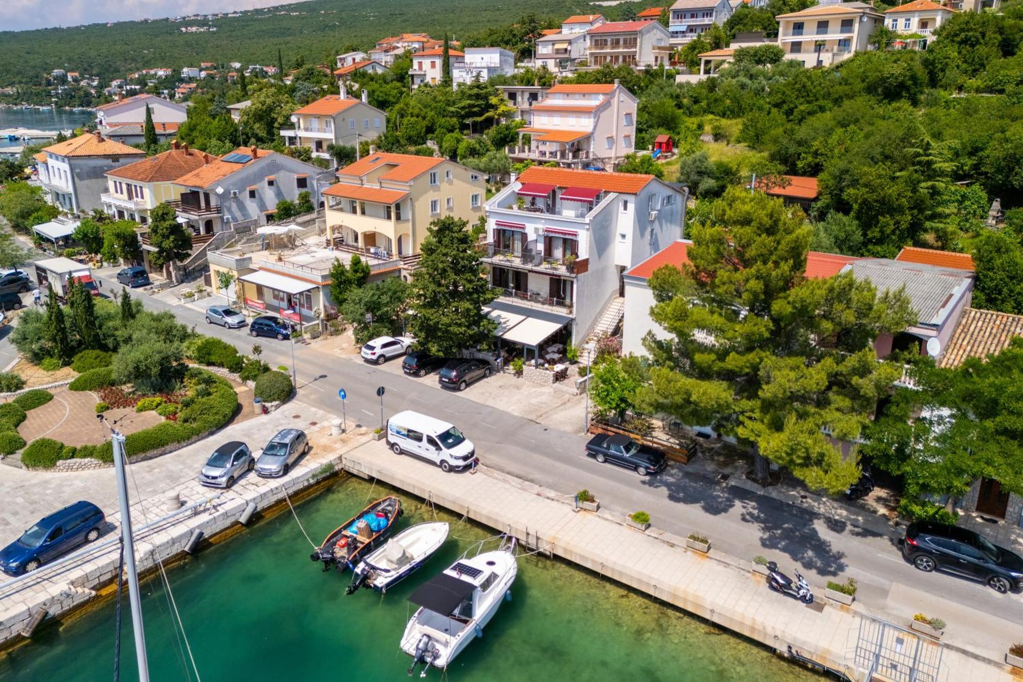 Apartmani Viktorija ヤドラニヴォ エクステリア 写真