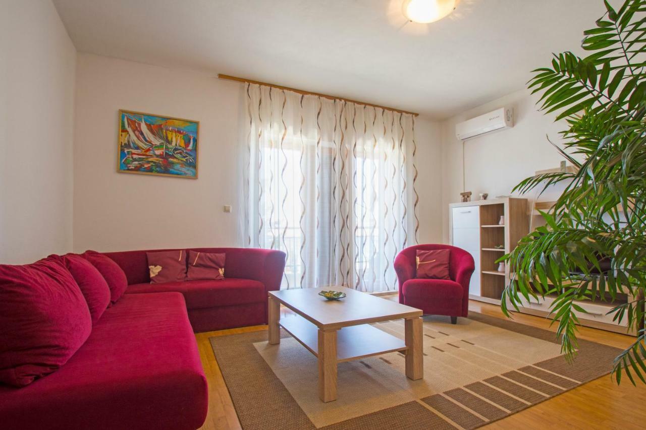 Apartmani Viktorija ヤドラニヴォ エクステリア 写真